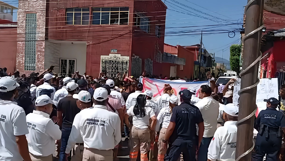Migrantes irrumpen informe municipal de Escuintla para pedir permisos migratorios | Especial