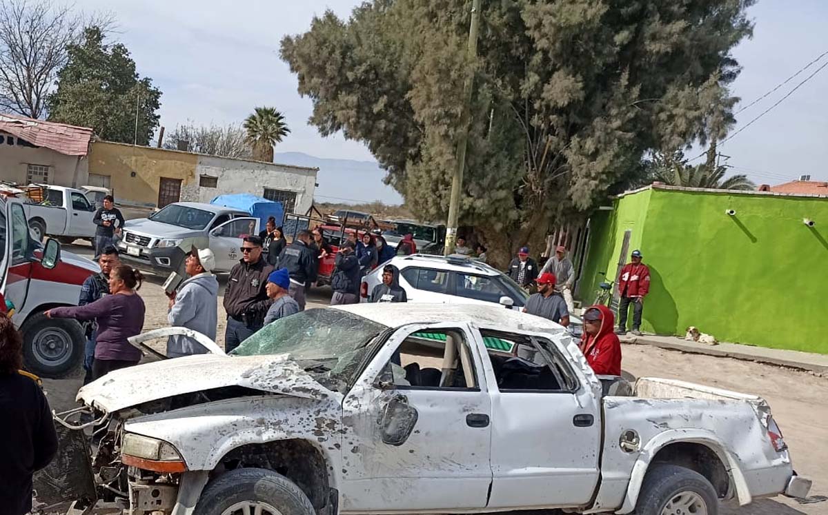 La mujer trató de ganarle el paso al tren y la camioneta terminó embestida. l Especial