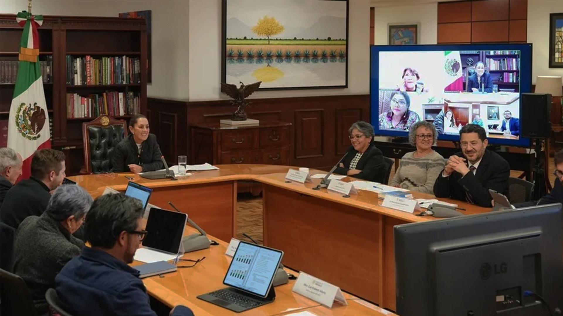 Sheinbaum revisa avances del IMSS-Bienestar con gobernadores