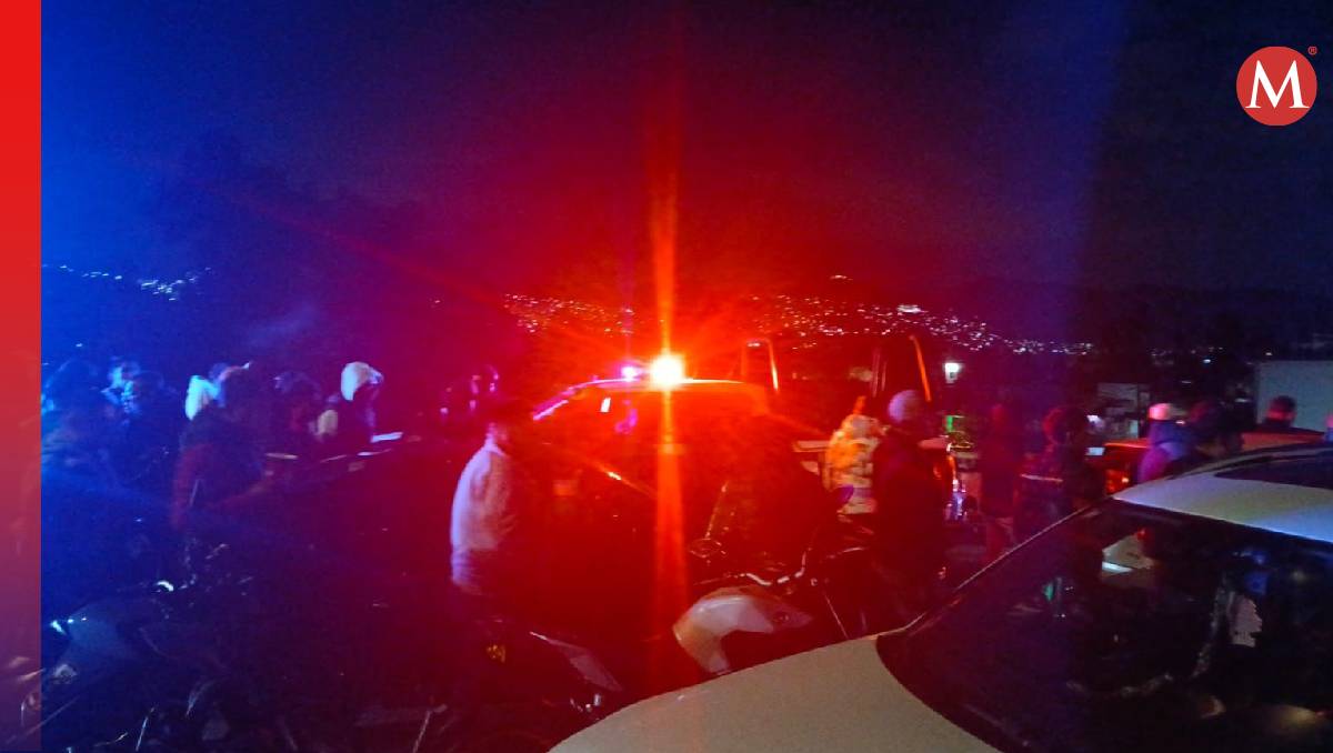 En la autopista Siervo de la Nación hallaron 50 vehículos involucrados en las carreras ilegales. Foto: (Especial)