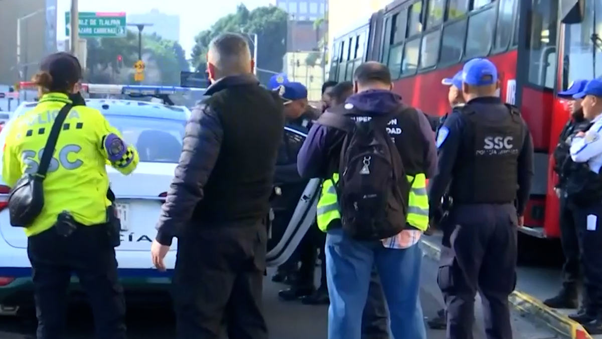 Metrobús atropella a un policía en avenida Niños Héroes en CdMx