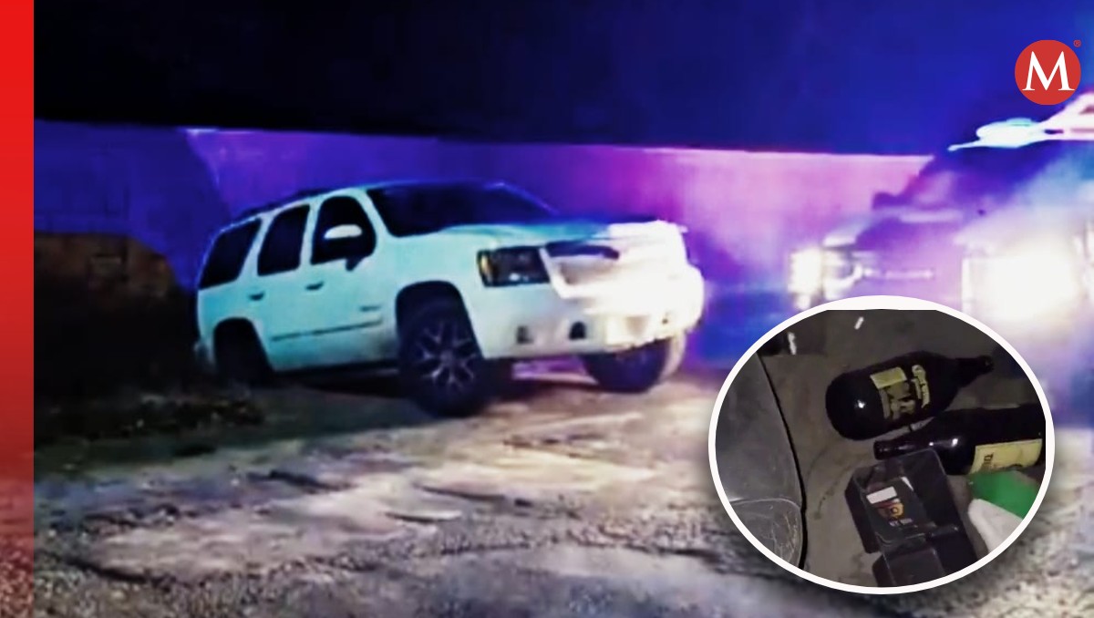 Policías llegaron hasta el lugar para llevarse el vehículo que llevaba envases de cerveza (Especial)