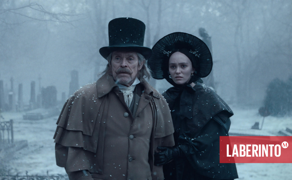 Willem Dafoe y Lily-Rose Depp en 'Nosferatu'. (Universal Pictures)