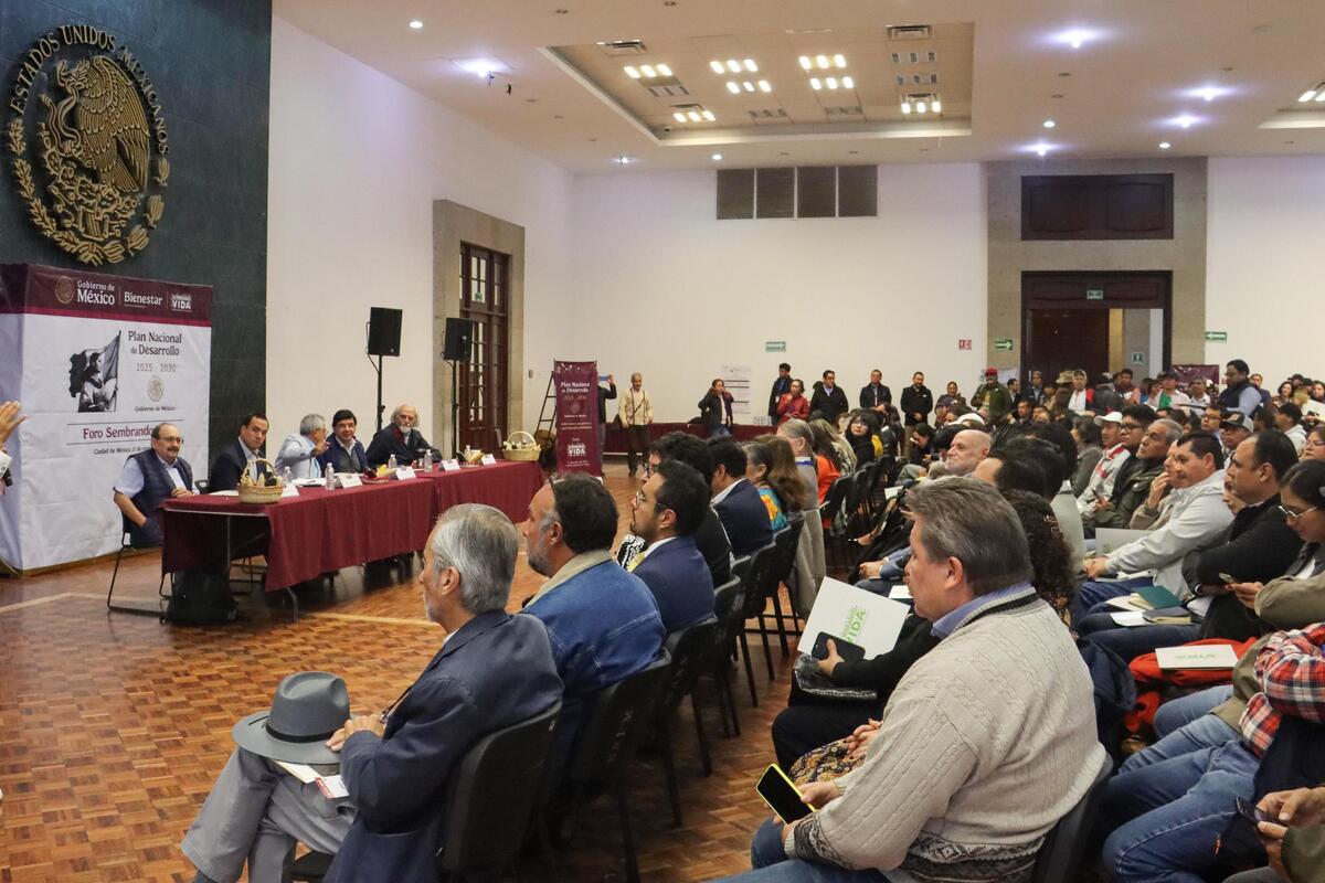 En el foro de San Cristóbal de las Casas, Chiapas asistieron 400 personas; mientras que, en la Ciudad de México, participaron 350 personas.