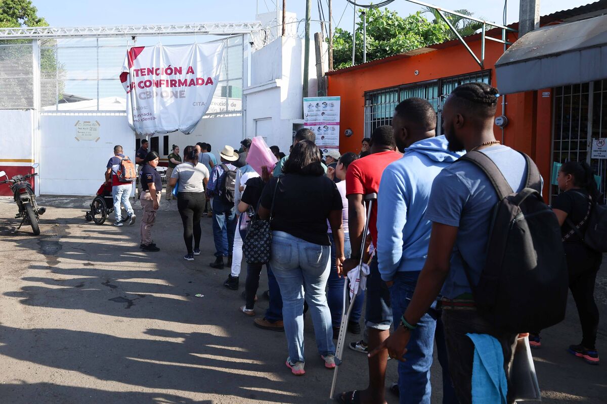 Migrantes en Mapastepec temen restricciones y deciden entregarse al INM o continuar a pie hacia Oaxaca | Cuartoscuro