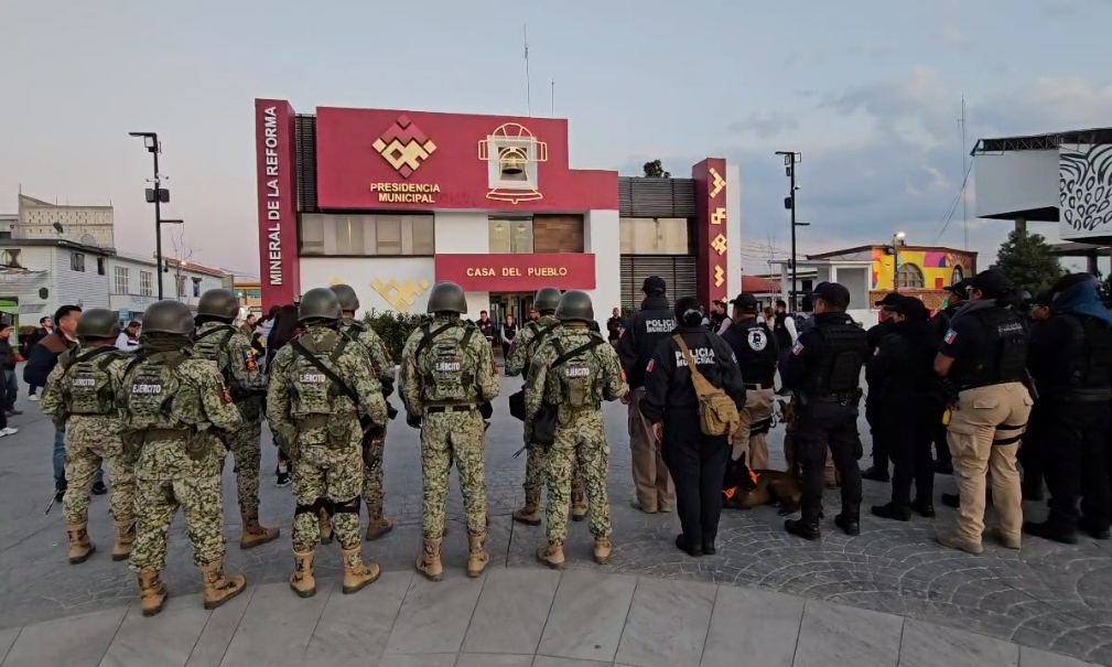 Operativo barredora en algunas colonias de Mineral de la Reforma. (Guadalupe Trejo)