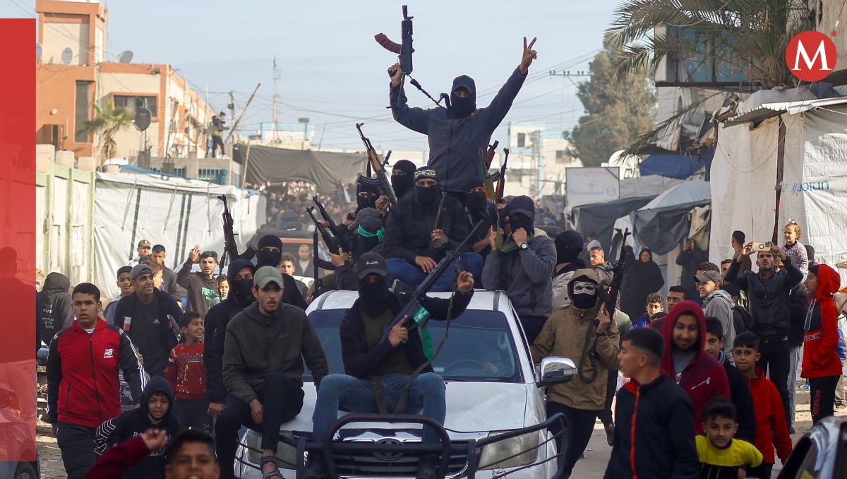 Combatientes de Hamás celebraron junto a civiles en las calles de Gaza. | Reuters