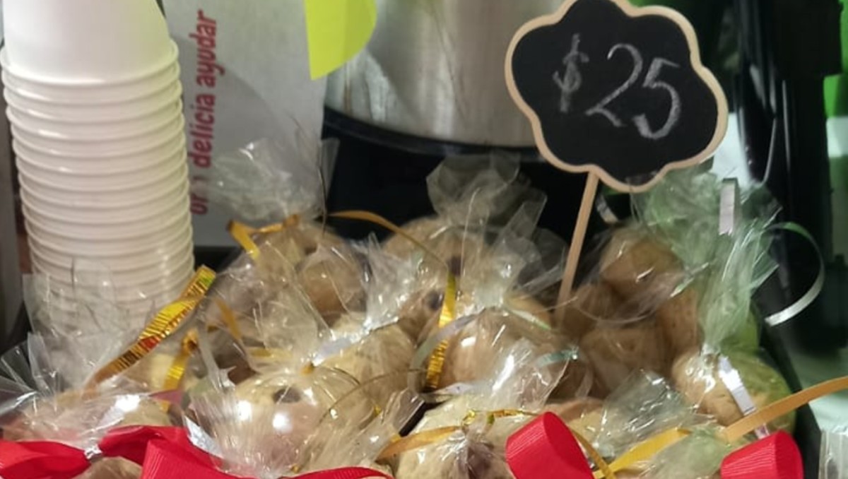 Emprendimiento de galletas ayuda a tratamiento de un niño en Pachuca
