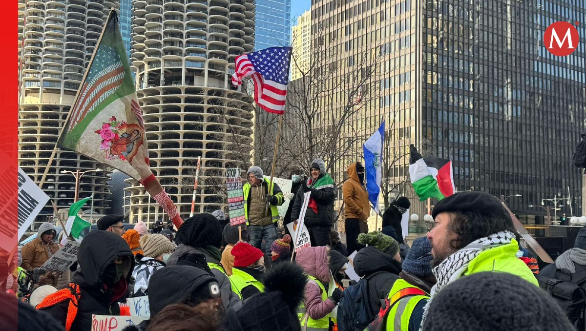 Migrantes marchan hacia la Torre Trump en Chicago | Especial