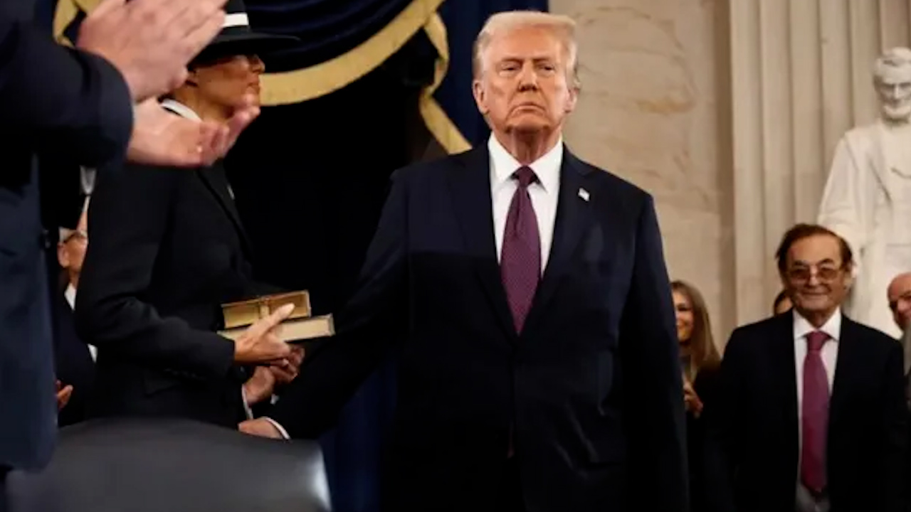 Trump promete que la bandera de Estados Unidos ondeará en Marte