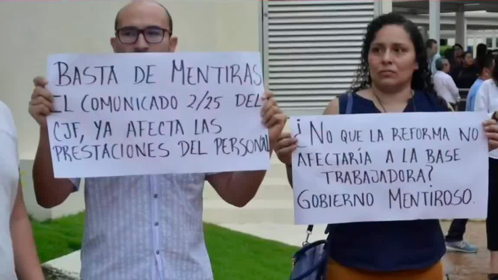Trabajadores del Poder Judicial de Tabasco suspenden labores por recorte a prestaciones