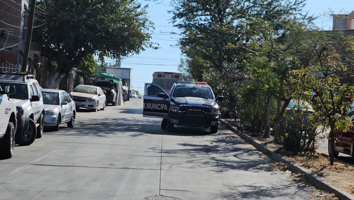 Policías de Tlaquepaque acudieron a casa donde hombre amenazó a su familia (Juan Carlos Munguía)