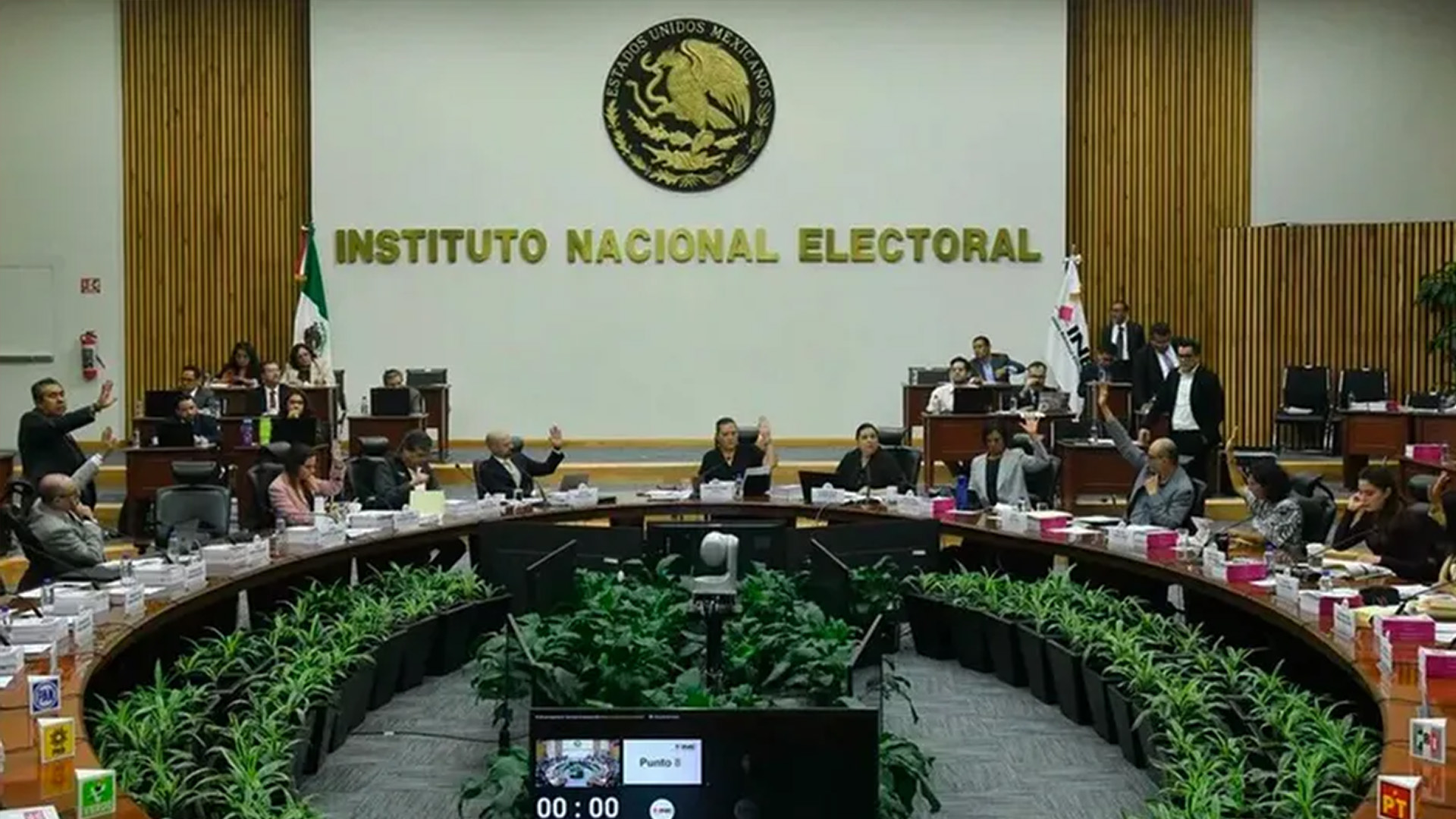 INE desecha denuncia contra ministras Batres, Esquivel y Ortiz por campaña anticipada
