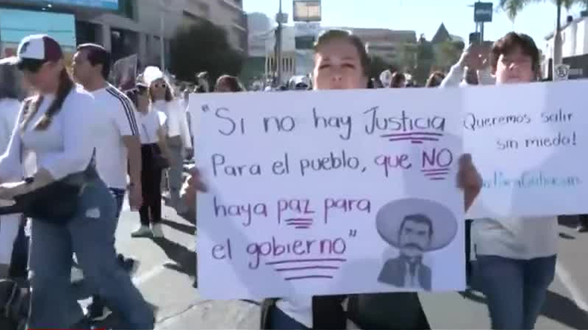 "No hay gobierno": Sinaloenses marchan por la pacificación del estado