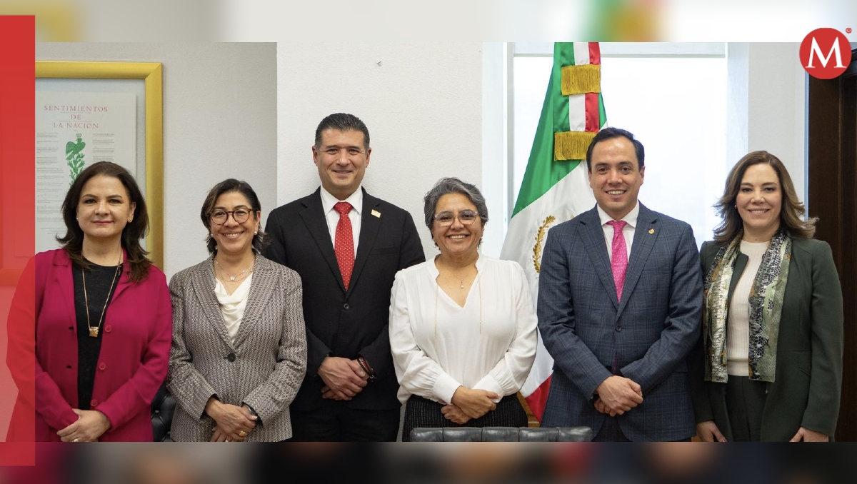 La secretaria de Buen Gobierno junto a los comisionados que pertenecían al INAI. | Especial