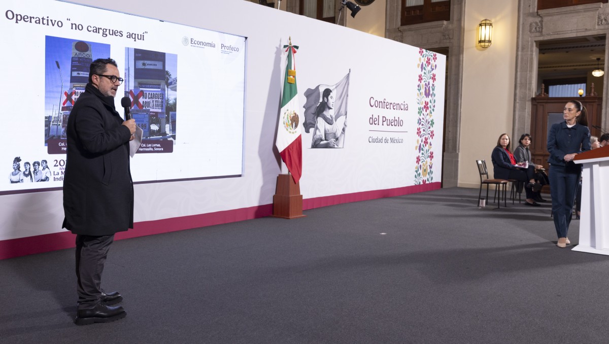 El titular de la Profeco, Iván Escalante, en la conferencia de la Presidenta de México. Foto: Especial
