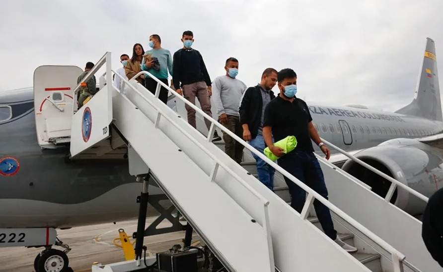 Colombianos narran experiencia tras ser deportados. (Foto: EFE)