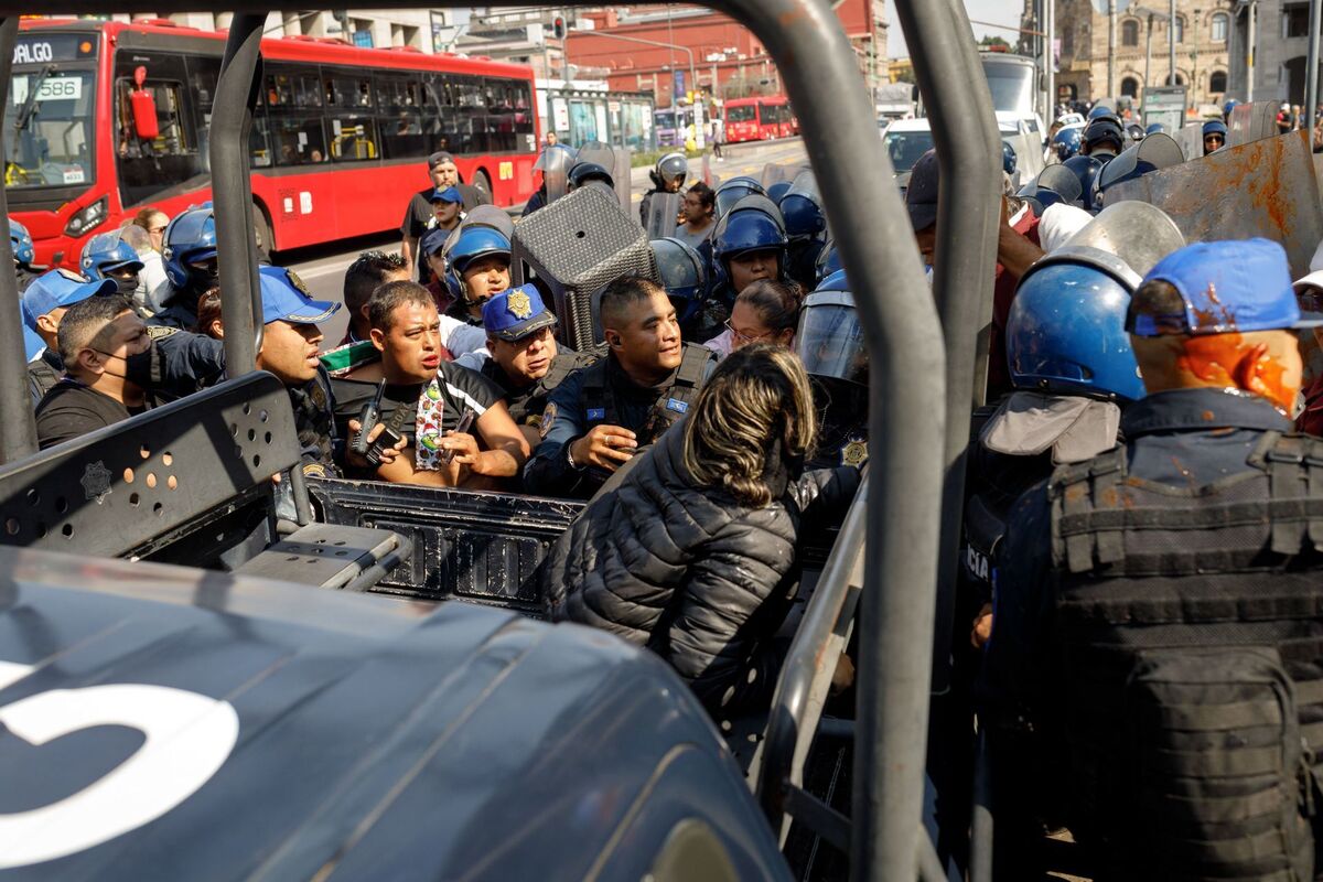 Comerciantes se enfrentan con policías de la CdMx | Cuartoscuro