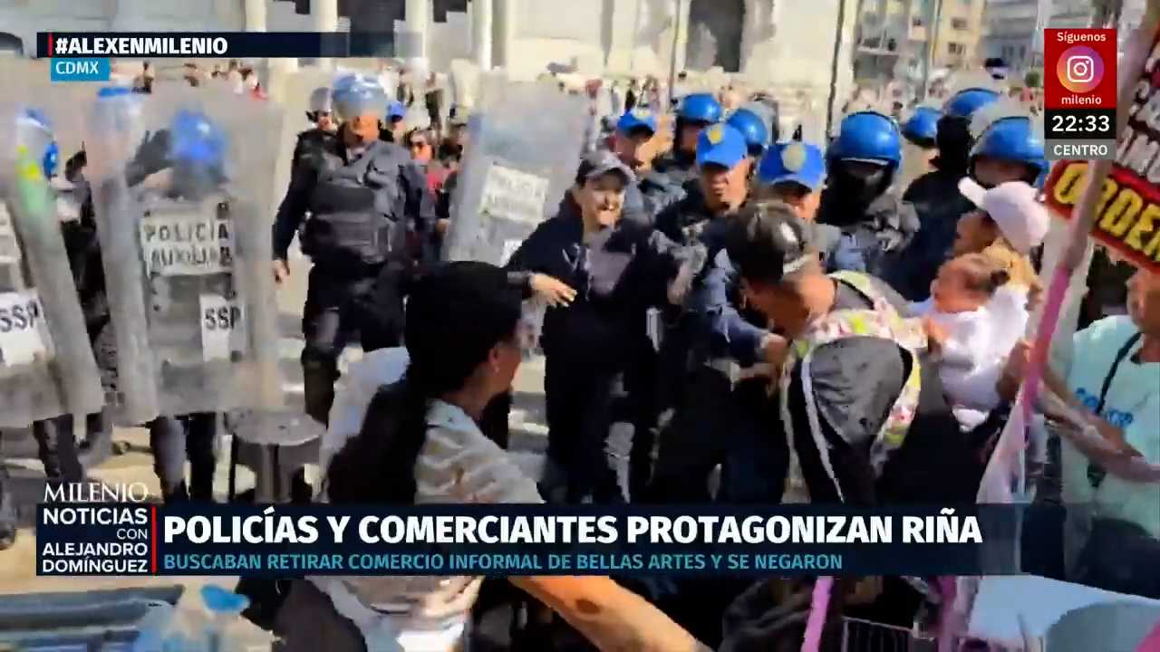 Riña entre policías de la SSC-CdMx y vendedores ambulantes en la Alameda Central