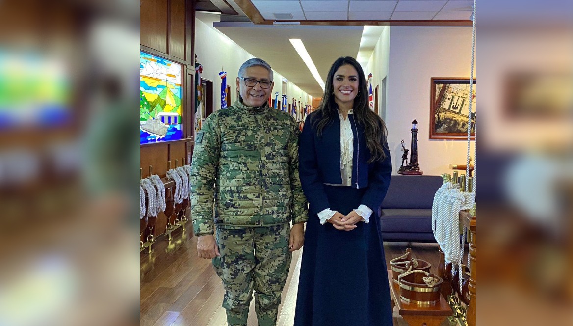 Rojo de la Vega se reunió esta tarde con el almirante Raymundo Pedro. (Foto: especial)