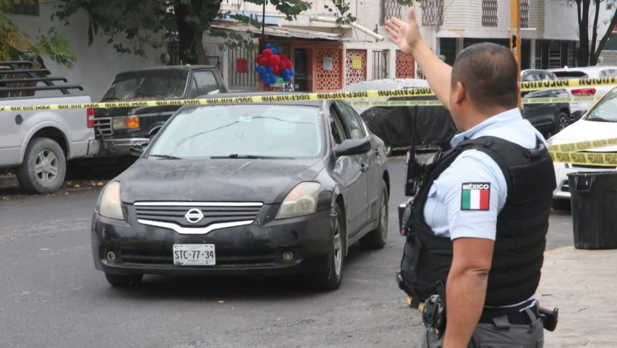 El vehículo fue utilizado en un robo en el centro de Monterrey. Foto: Leonel Rocha