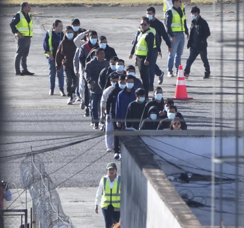 Migrantes de Guatemala narran su deportación desde Estados Unidos. (Foto: AP)
