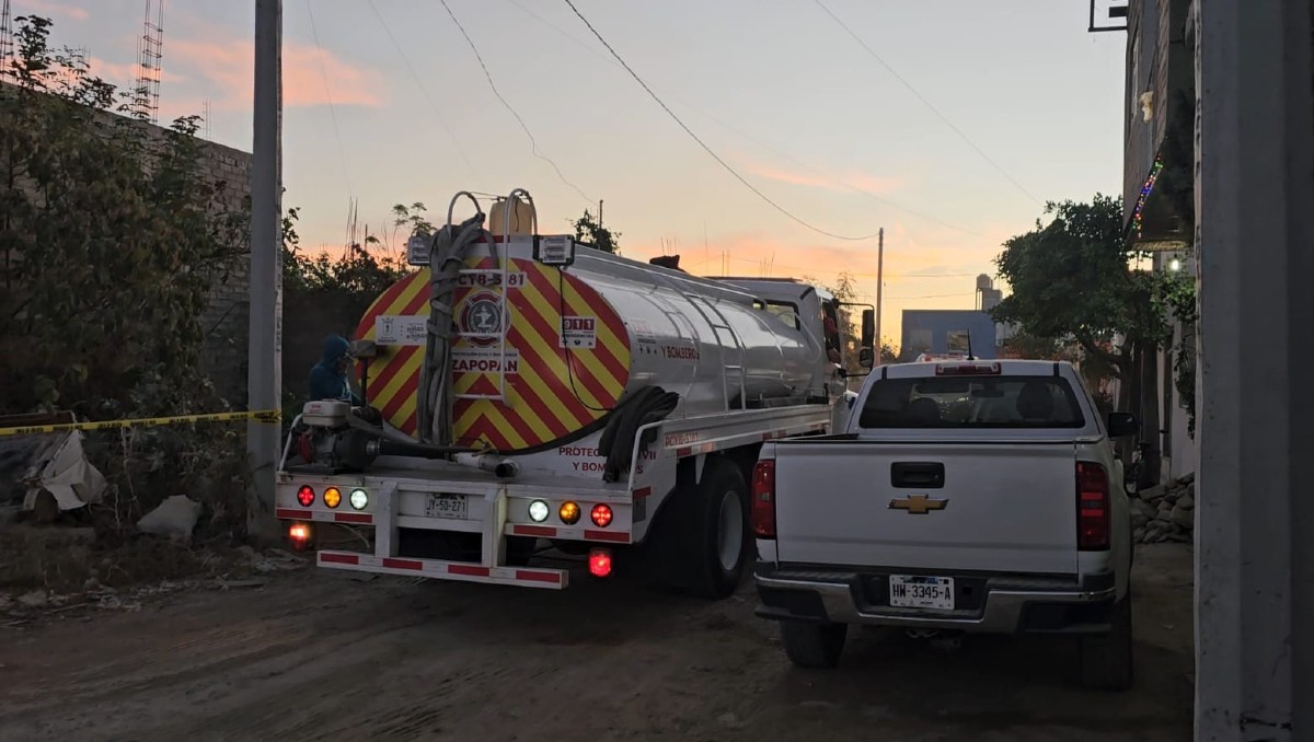 Bomberos de Zapopan acuden a incendio en bodega de San Juan de Ocotán (Juan Carlos Munguía)