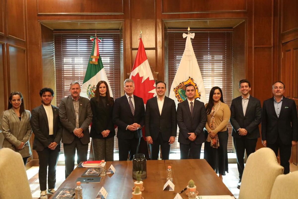 Los embajadores visitaron Palacio de Gobierno en Saltillo.| Especial