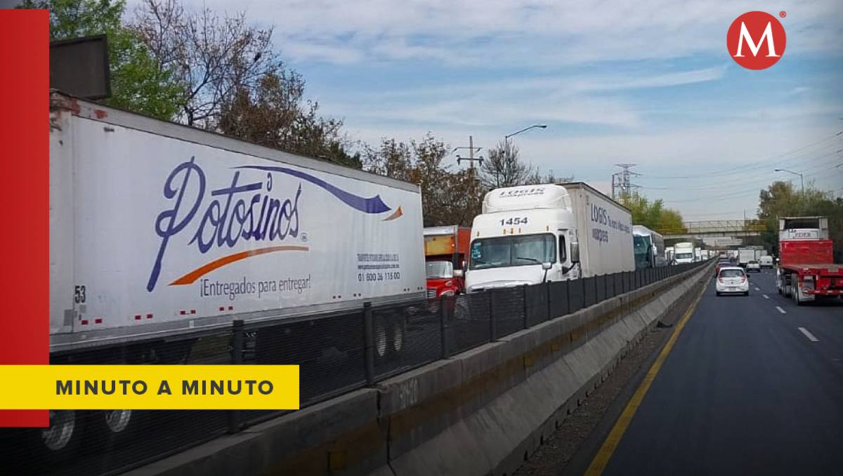 Bloqueo y tráfico en la Autopista México-Querétaro este viernes 31 de enero. | Foto: cuartoscuro
