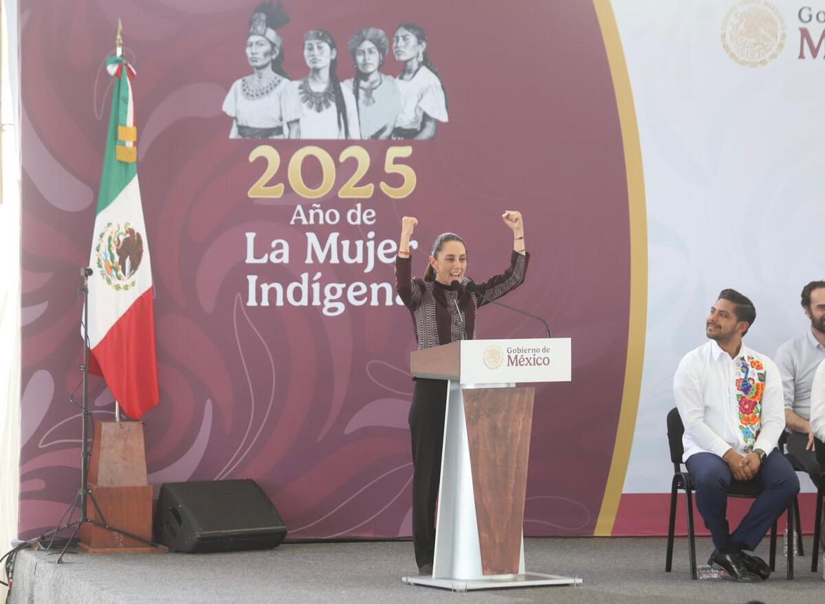 Claudia Sheinbaum durante la entrega de tarjetas de apoyo para la vivienda en Nezahualcóyotl. | Jorge Carballo