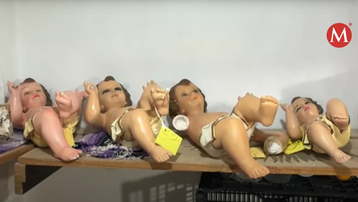Fieles llevan figuras del Niño Dios a restaurar en Tampico. (Alberto Cano)