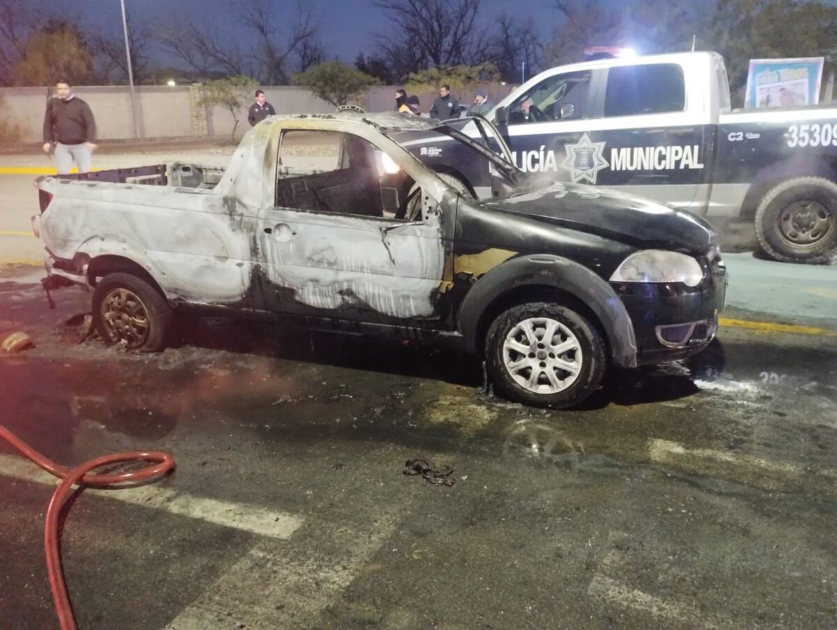 El fuego primero se concentró en el área del motor pero pronto se expandió consumiendo los asientos. | Especial