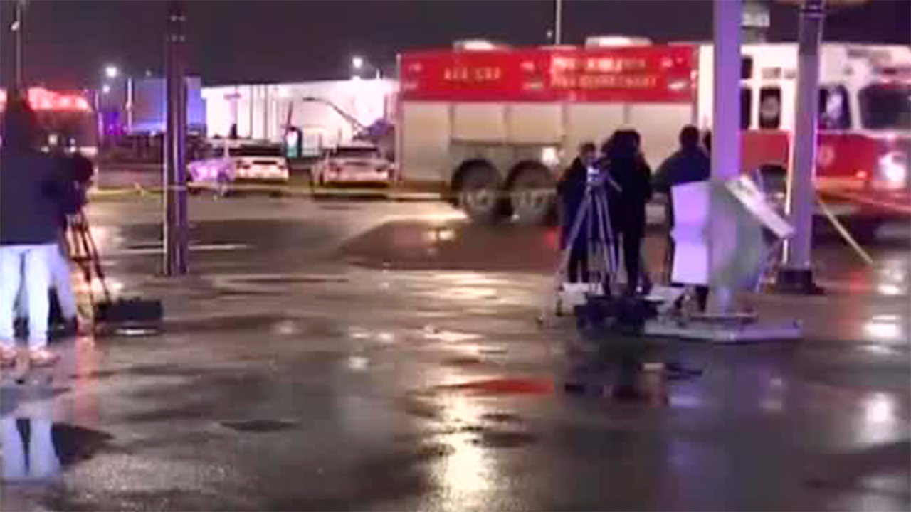 Presuntamente 6 personas viajaban en el avión que se impactó cerca del Roosevelt Mall en Filadelfia