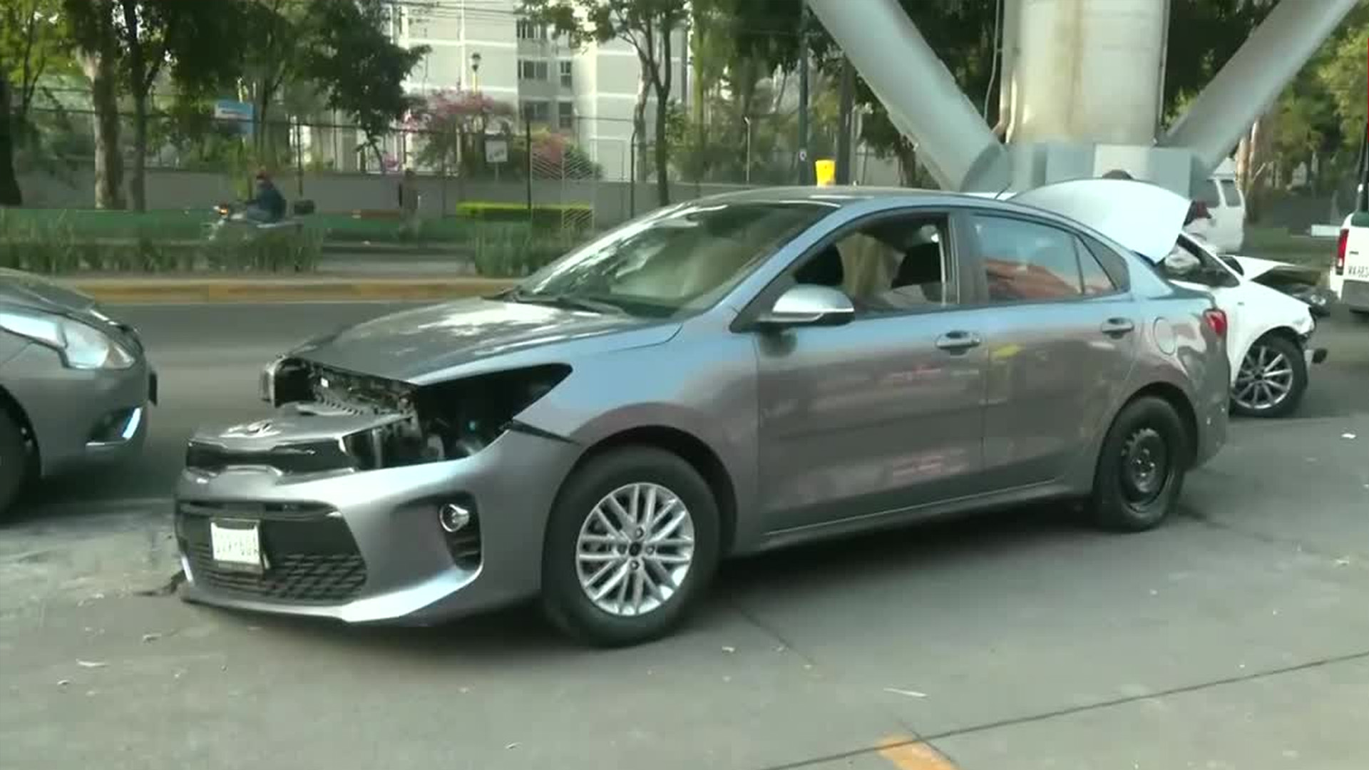 Choque deja cinco lesionados en la avenida Tláhuac en CdMx; mujer iba alcoholizada