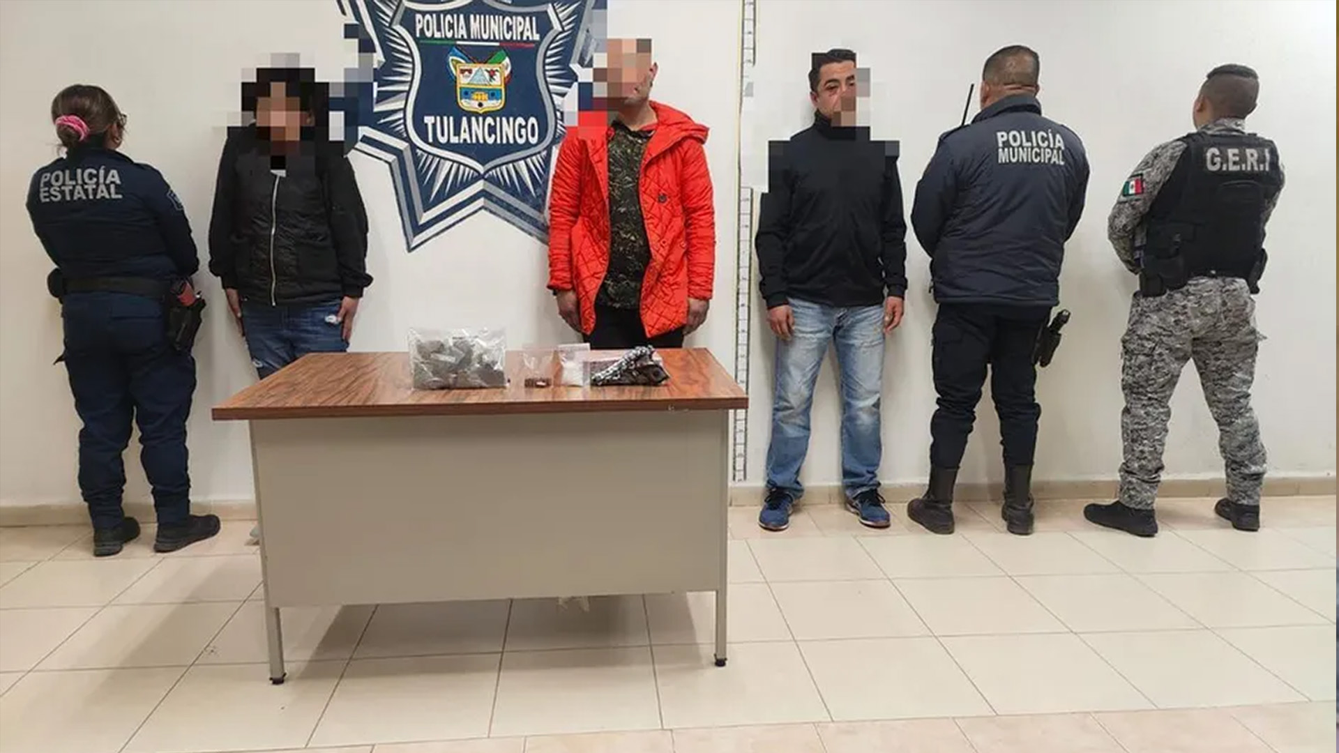 Disparan a la fachada de un antro en Tulancingo; clientes escapan por la azotea