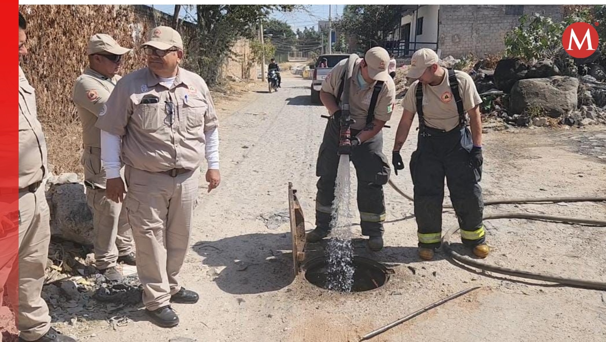 Elementos de Protección Civil realizan limpieza en drenaje de Tlaquepaque (Foto: Pablo Núñez)
