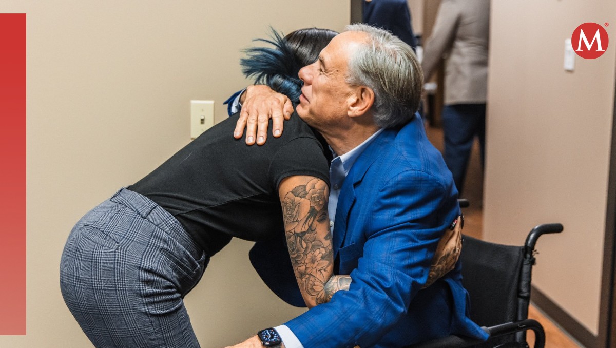Greg Abbott re reunió con la madre de la víctima.
