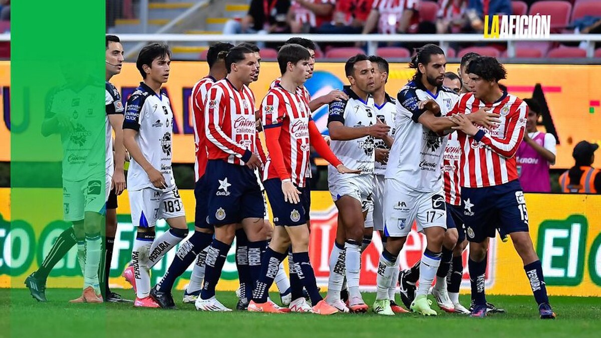 Chivas no sale de su crisis y empata con Querétaro, "un desastre", dice auxiliar técnico