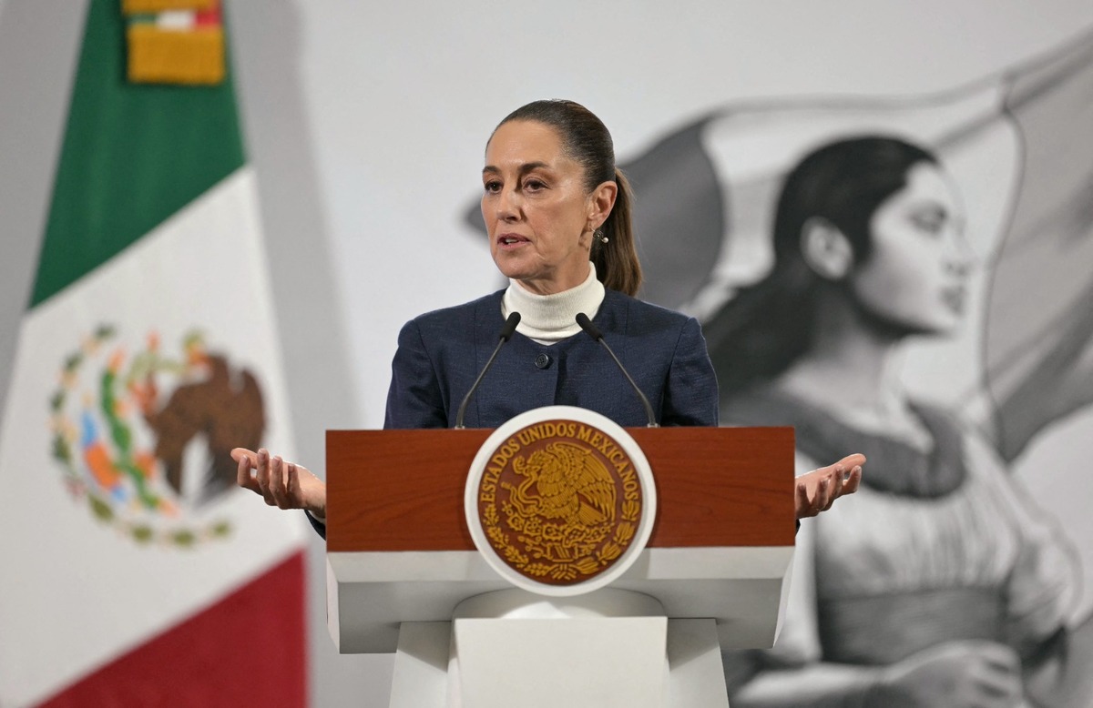 La presidenta Claudia Sheinbaum informó que llegó a un acuerdo con  Donald Trump, por lo que dichos aranceles se posponen un mes. (AFP)