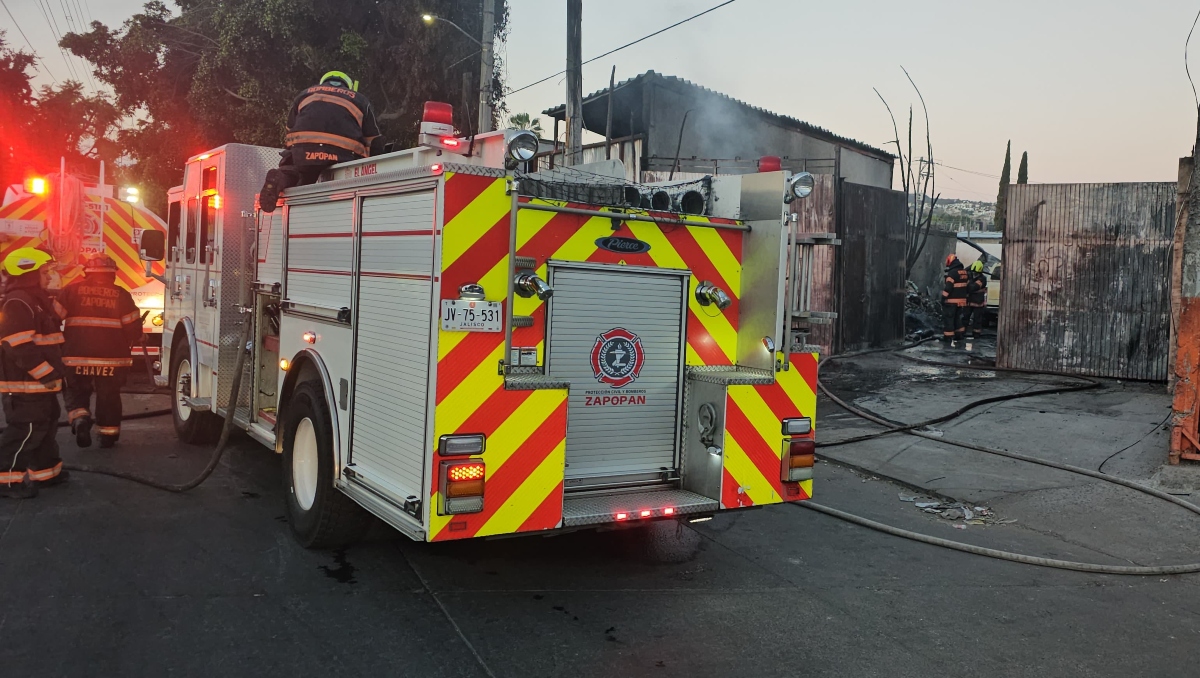 Bomberos zapopanos se encargaron de sofocar el segundo siniestro en una recicladora