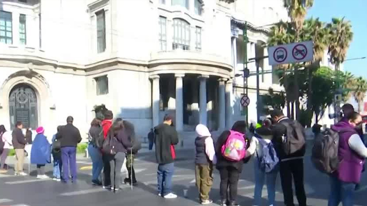 Comerciantes bloquean el Centro Histórico en CdMx; piden espacios de venta