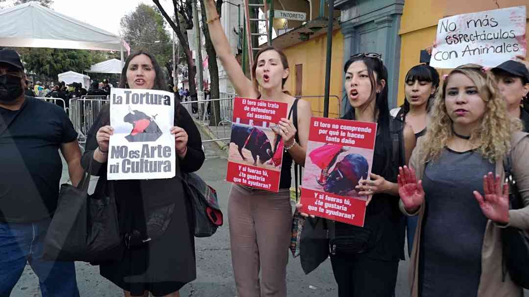 Colectivos protestan contra corridas de toros. (Foto: especial)