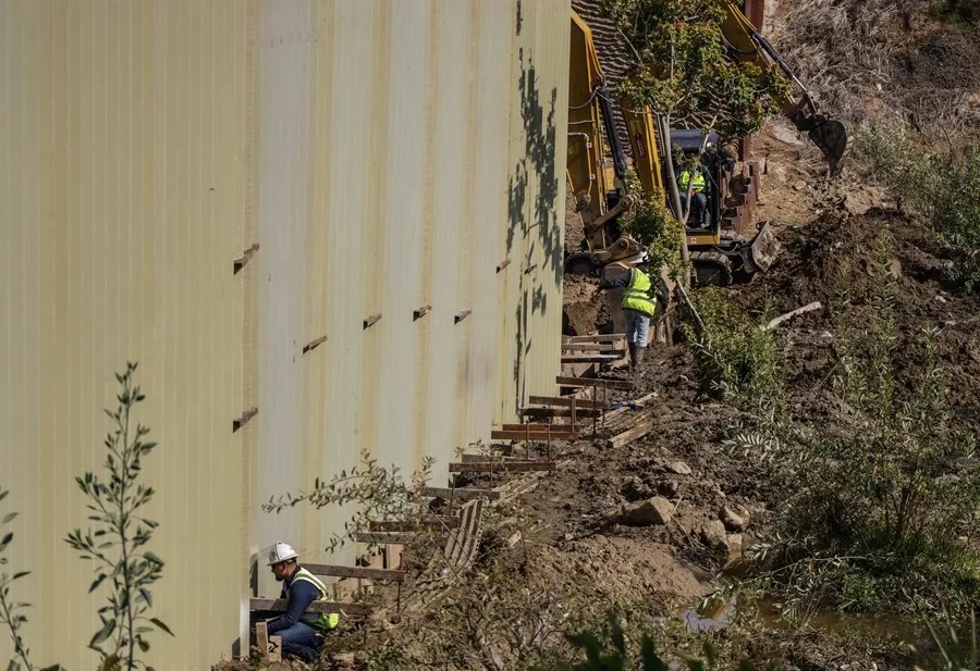Crece tensión en la frontera: inician obras del muro y envío de tropas. | EFE