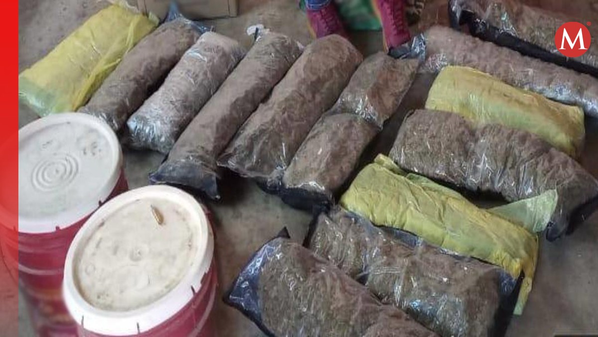 En total, las autoridades incautaron 13 paquetes con mariguana. (Especial)