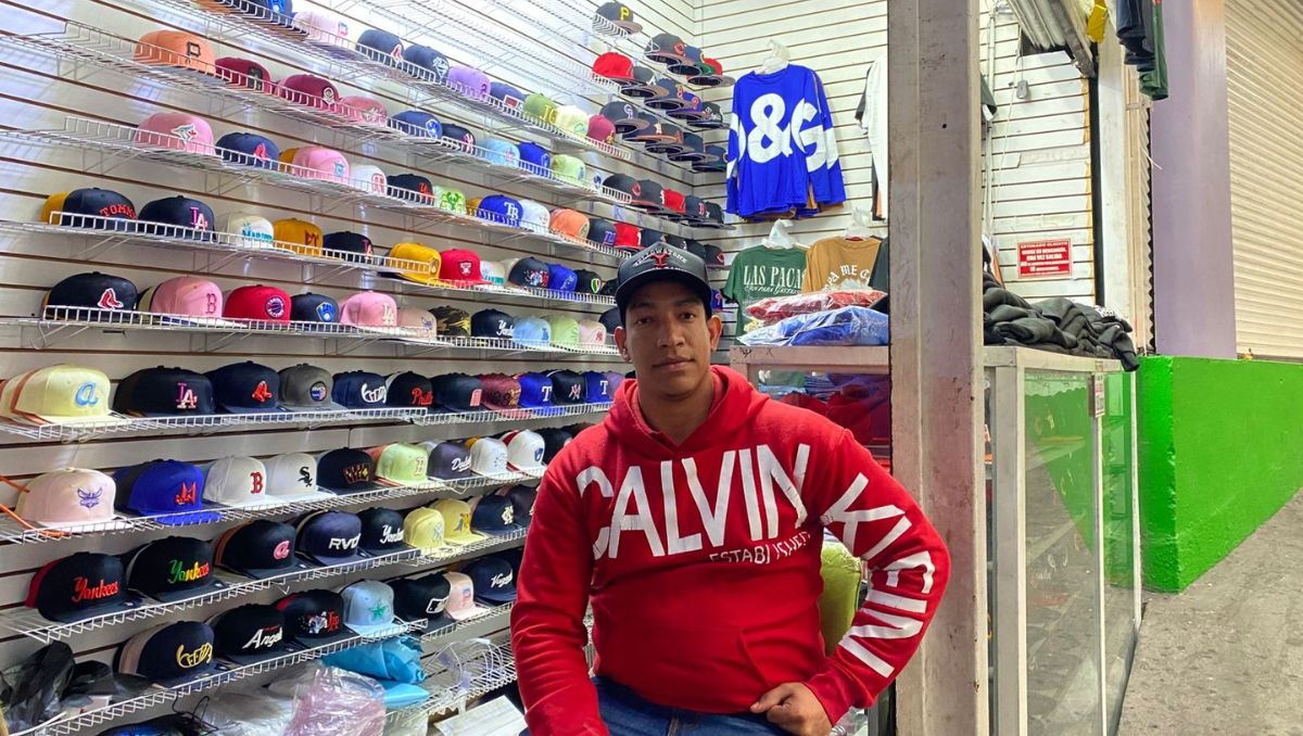 Día a día oferta gorras y presume su ascenso | Lizeth Medrano