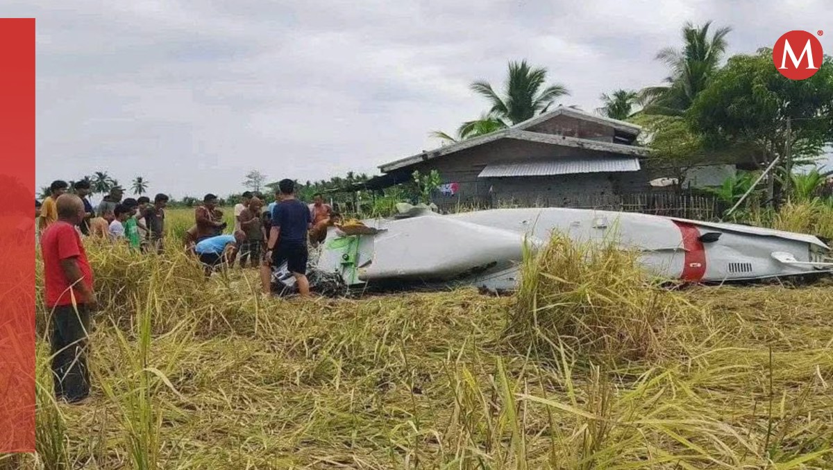 Los cadáveres de las cuatro personas fueron recuperados de entre los restos del avión. | X
