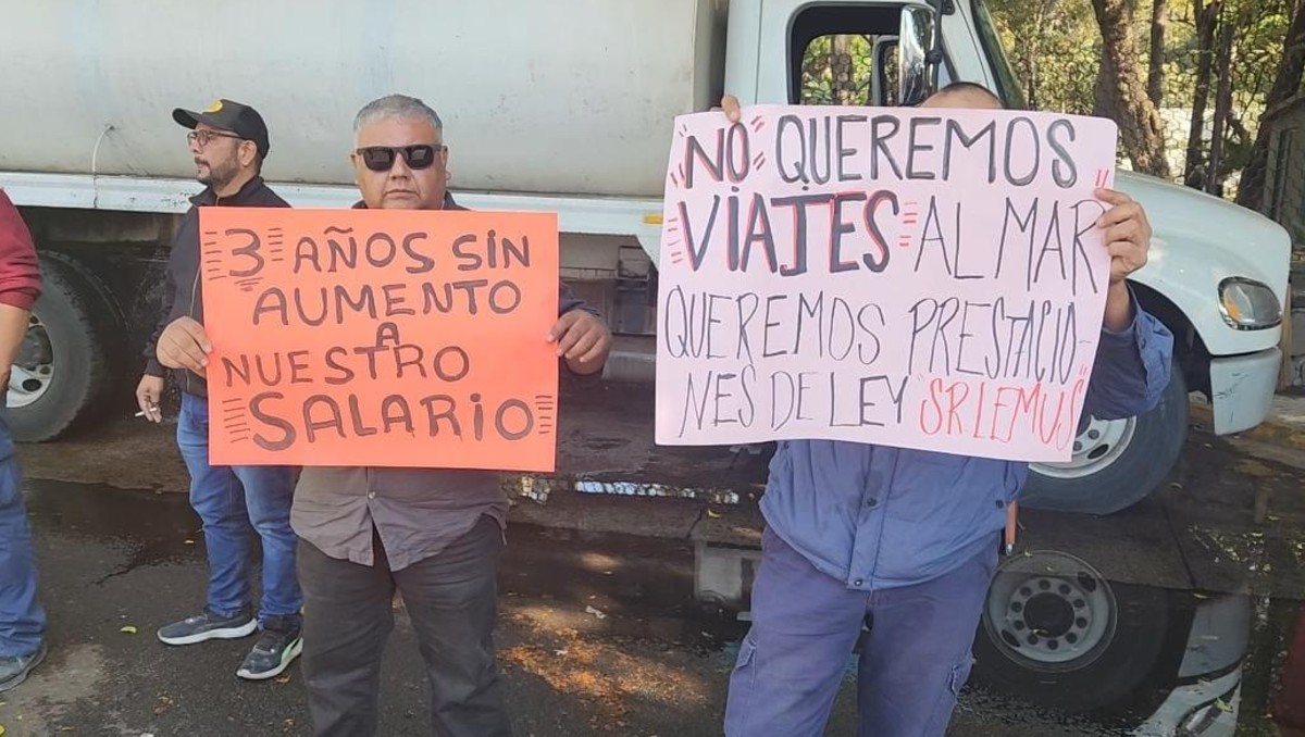 Choferes de Mi Macro se manifiestan ante condiciones de trabajo (Pablo Núñez)