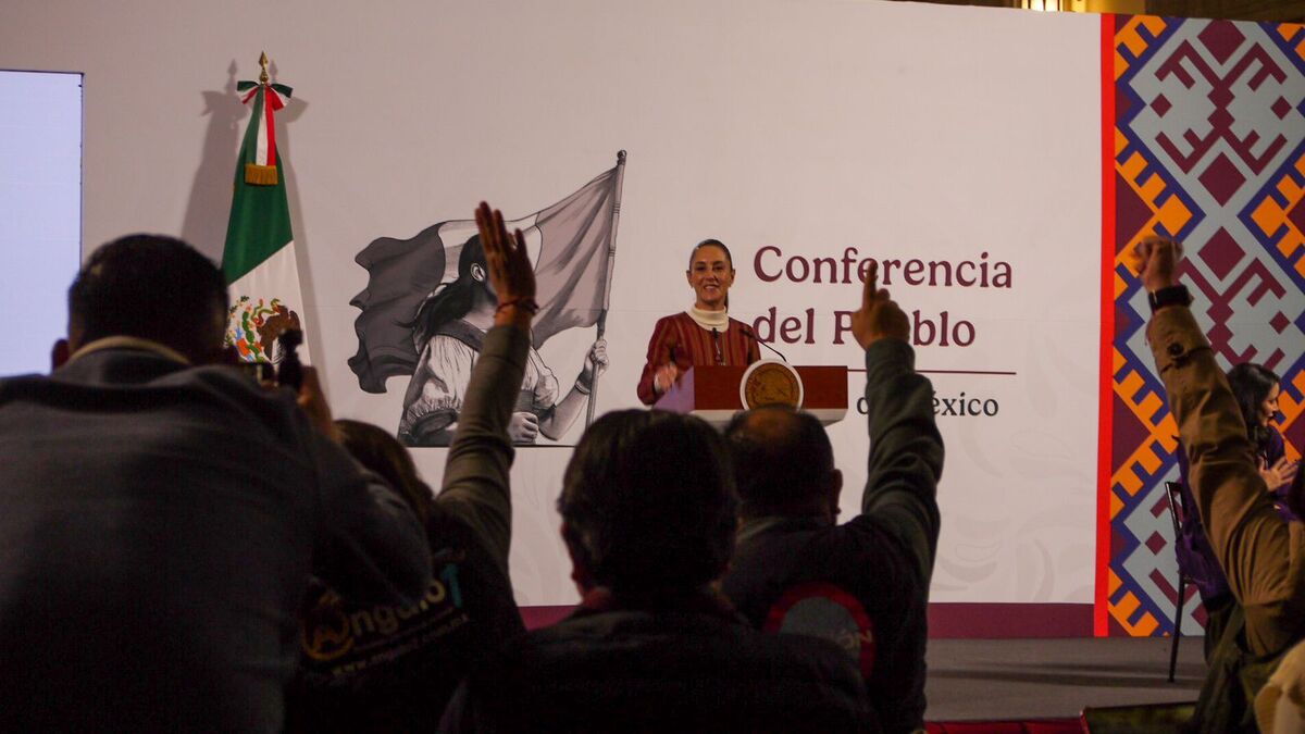 Claudia Sheinbaum revisa caso de migrantes deportados | Azul Magallón
