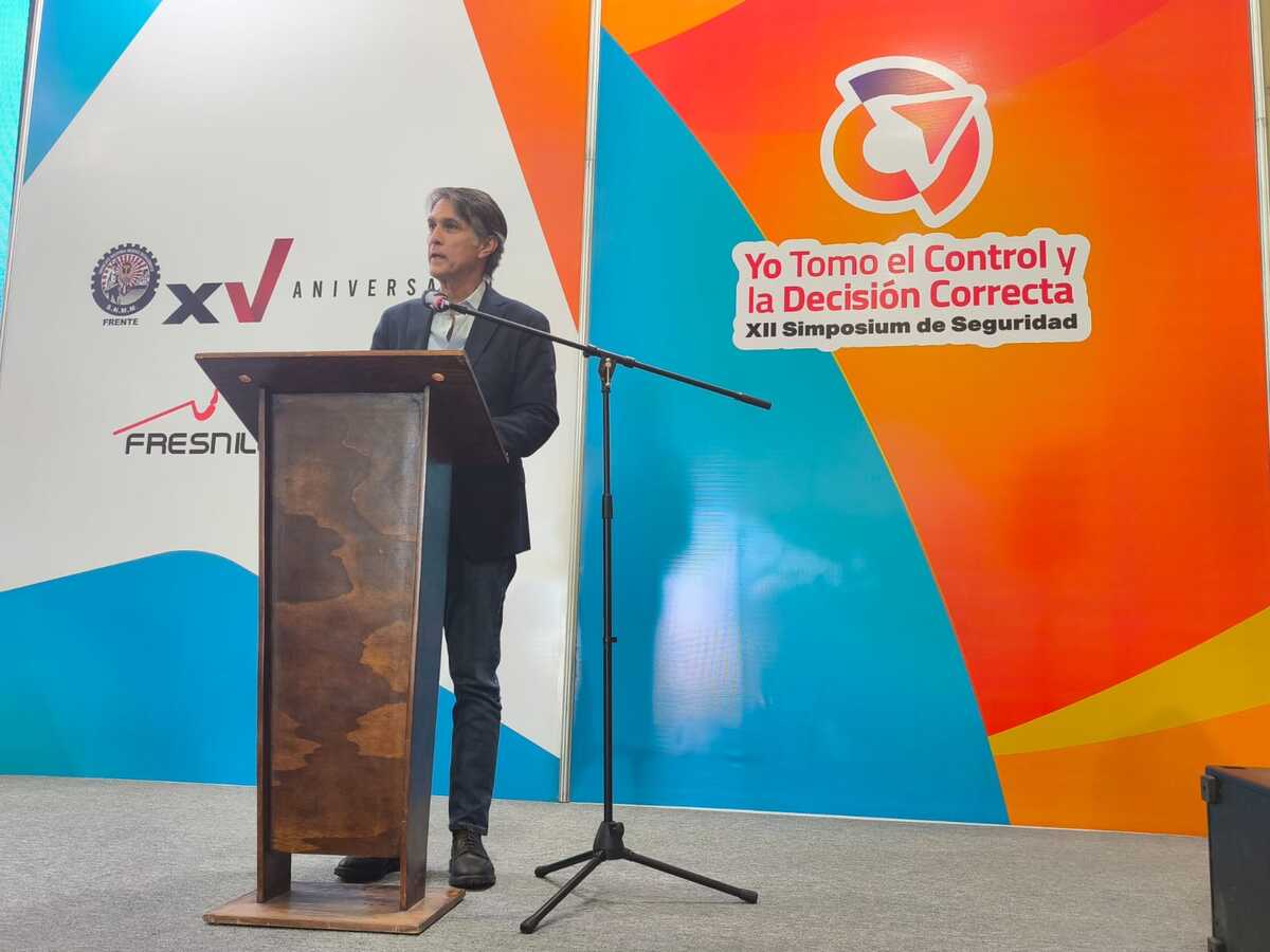 El director general de Industrias Peñoles, Rafael Rebollar González, encabezó la ceremonia de clausura (Especial)