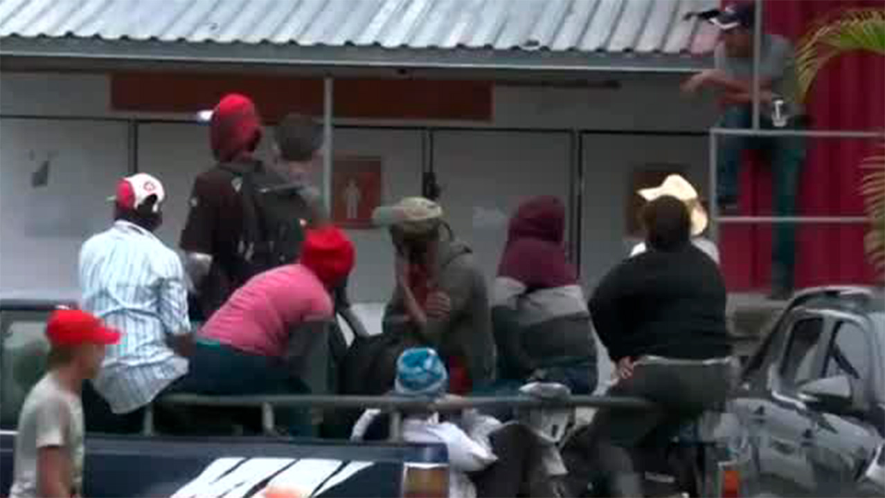 Migrantes se instalan en centros de atención en Honduras para después continuar su viaje a EU